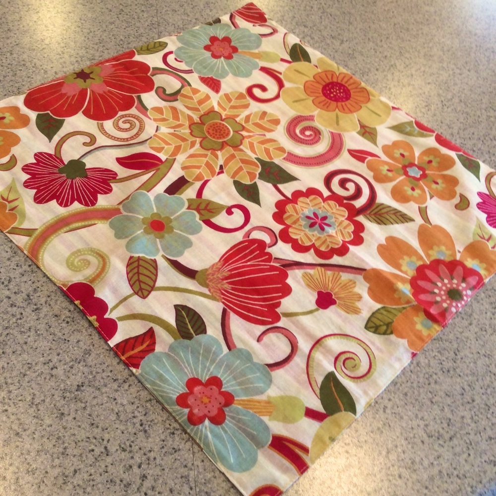 Table Centerpiece Set (Reversible) - Picture 3 of 10